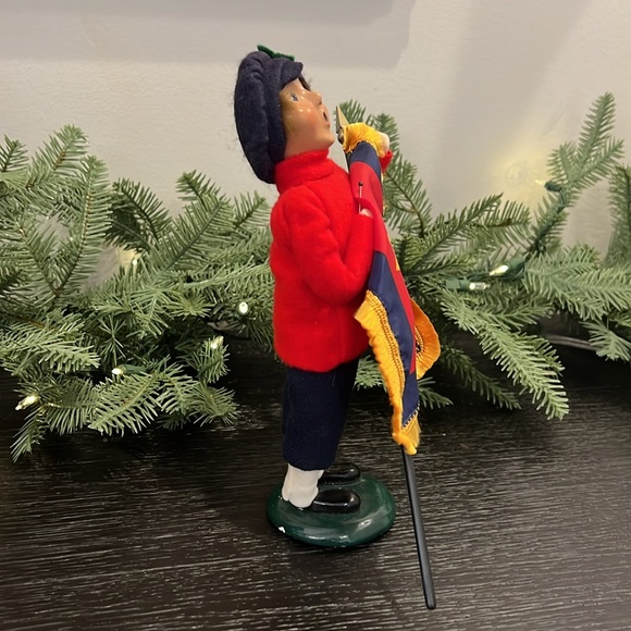 Byers’ Choice Caroler - Picture 4 of 6